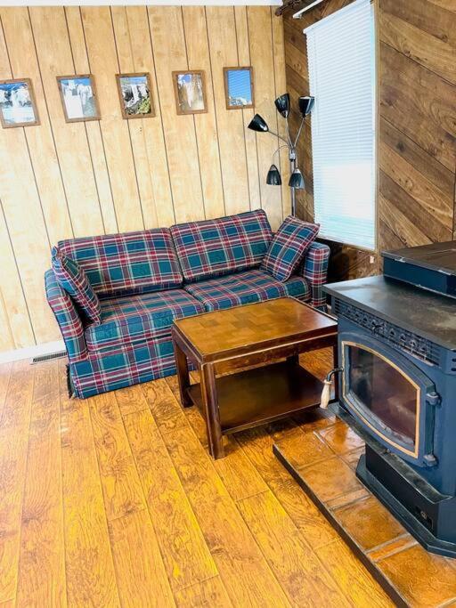 Green Cabin In Мидпайнс Екстериор снимка